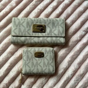 Michael Kors Light white Wallet Set